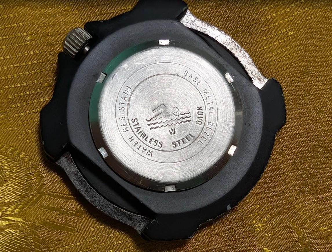 Vintage Pre-Owned Casirio Quartz Professional 300M Diver Style Watch 47mm Metal Case Parts Repair Project Watch Head Only