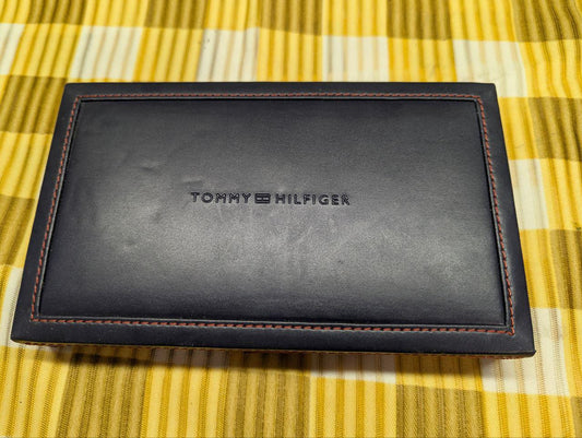 Pre-Owned TOMMY HILFIGER Black Zipper Wallet with BOX