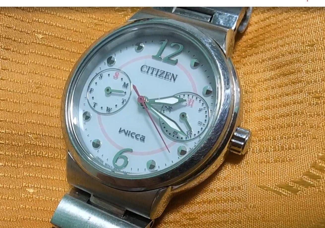 Vintage Pre-Owned Citizen Wicca 8635-S066085 Solar Watch 30mm Original Bracelet Japan Running Video White Dial