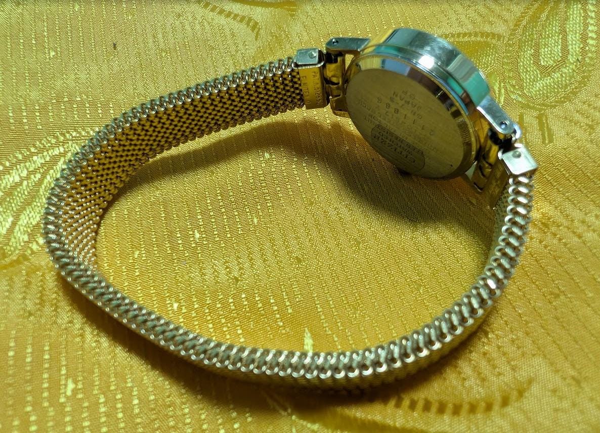Vintage Pre-Owned Citizen Quartz 4-102517 Ladies Watch 23mm White Dial Japan Stretch Expansion Bracelet Working Original