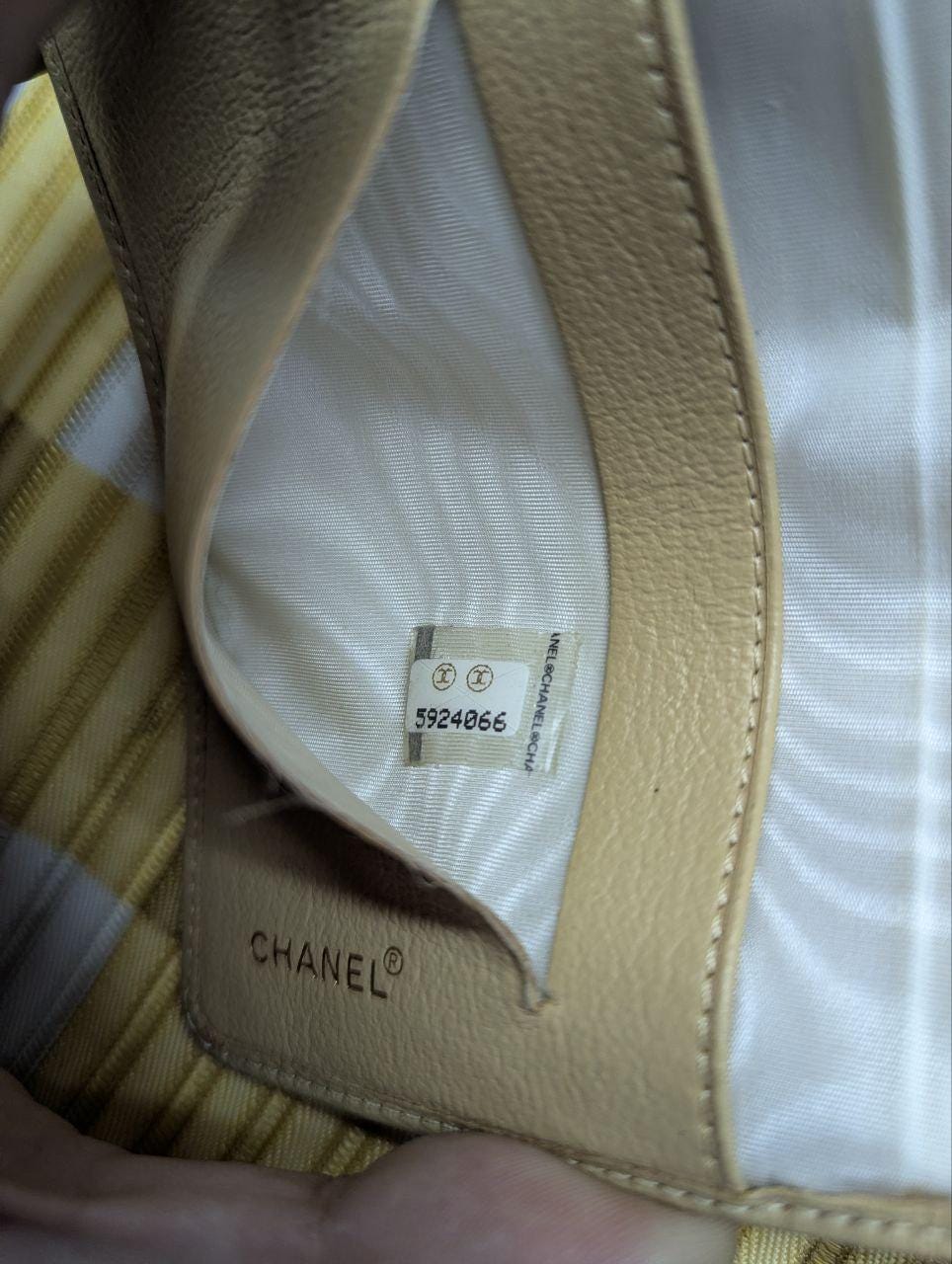 Vintage Chanel Beige Leather Card Holder Wallet Small Classic Designer Accessory With CC Logo Made In France Authentic Pre Owned