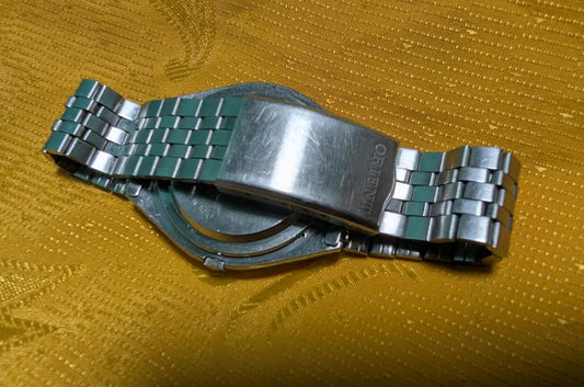Orient Quartz 529127-70 Vintage Pre-Owned Japan Watch For Repair Parts 37mm Original Bracelet Day Date Silver Dial Collectible