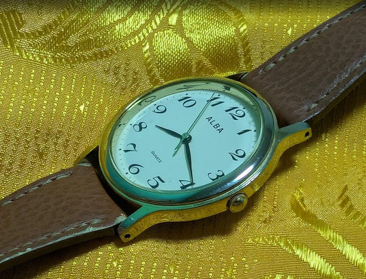 Vintage Pre-Owned ALBA Y121-K005 Quartz Watch 33mm White Dial Japan Movement Classic Dress Watch Original Strap Minimalist Rare