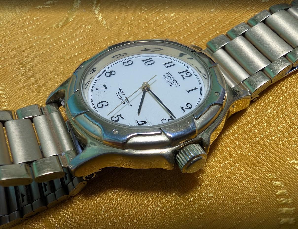 Vintage Pre-Owned Ricoh Quartz 352102 Japan Watch 10 BAR Water Resist Stainless Steel Bracelet 36mm Classic Dress Wristwatch