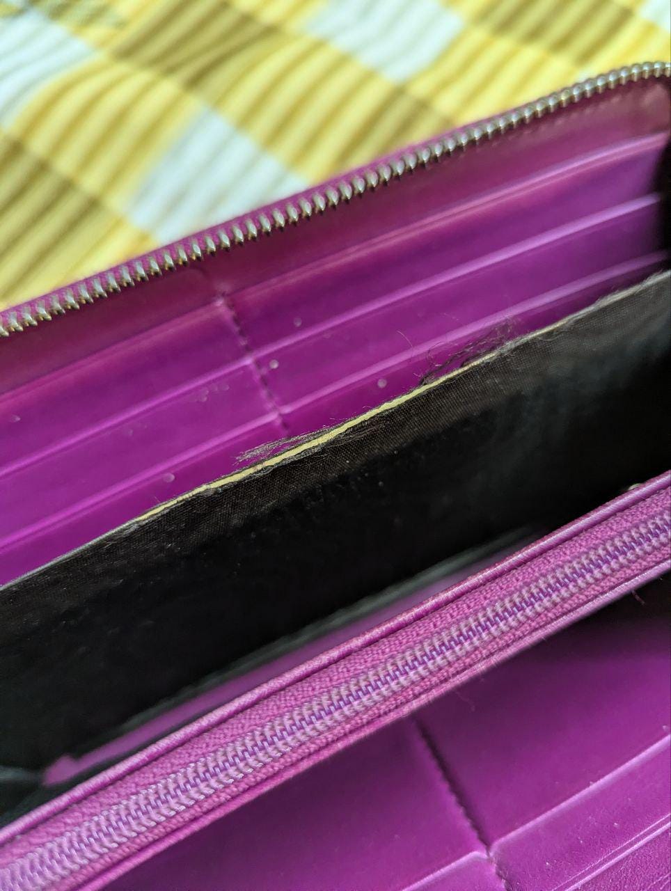 Vintage Pre-Owned Rare Gucci Nice Microguccissima Fuchsia Patent Leather Zip Around Continental Wallet Gold Stirrup