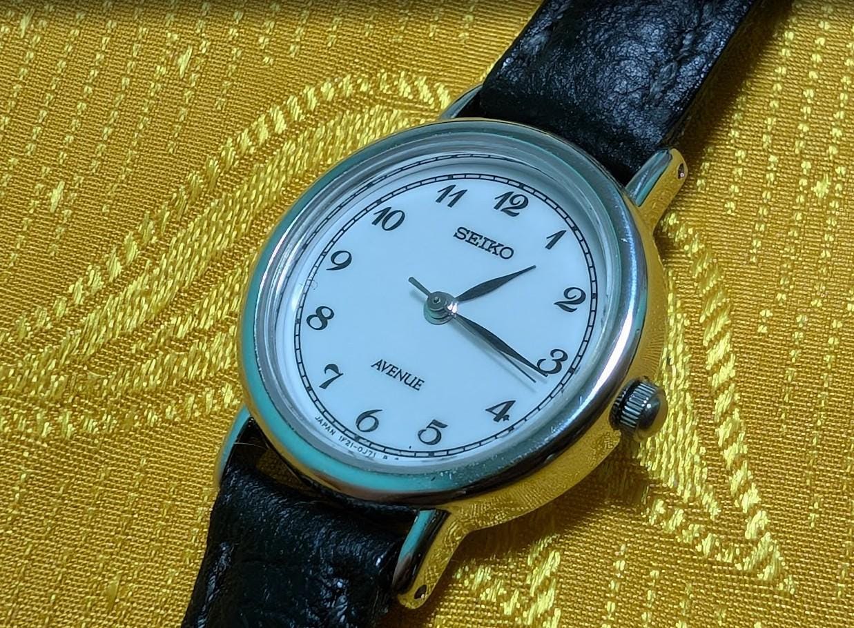 Rare Vintage Pre-Owned Seiko Avenue 1F21-0C40 JDM Ladies Quartz Watch Japan White Dial Japanese Kanji Caseback 24mm