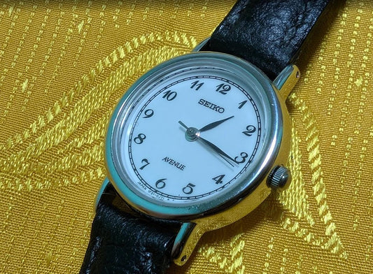 Rare Vintage Pre-Owned Seiko Avenue 1F21-0C40 JDM Ladies Quartz Watch Japan White Dial Japanese Kanji Caseback 24mm