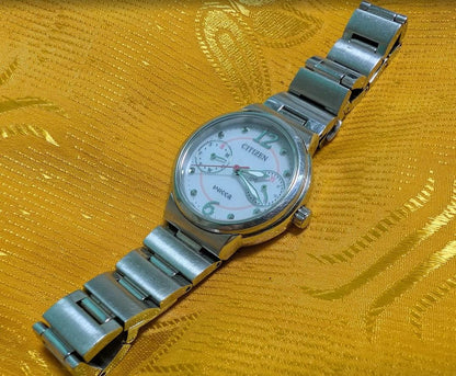 Vintage Pre-Owned Citizen Wicca 8635-S066085 Solar Watch 30mm Original Bracelet Japan Running Video White Dial