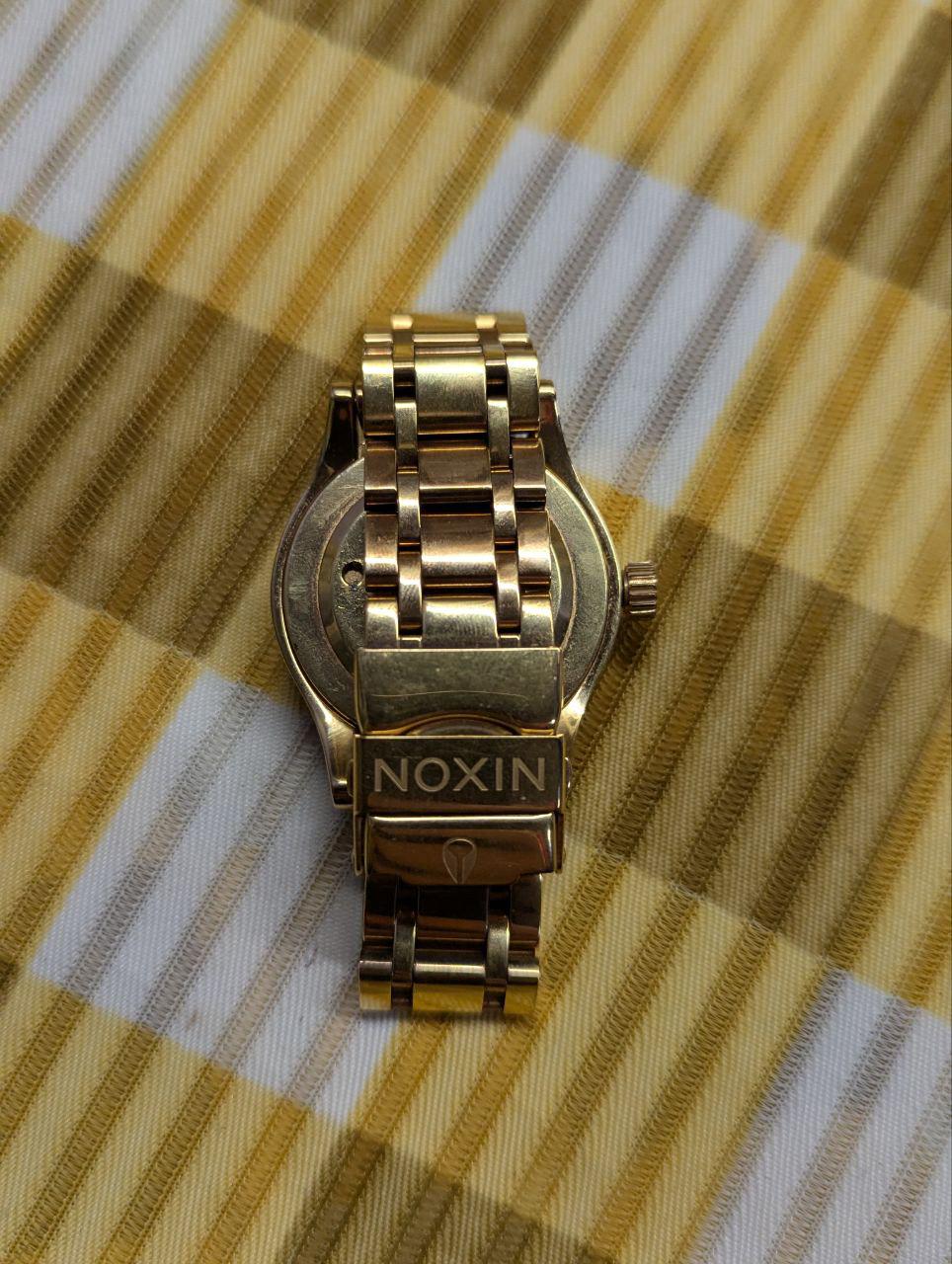 Pre-Owned Nixon The 38-20 Gold Tone Stainless Steel Watch 200M Women’s – Not Working – For Repair
