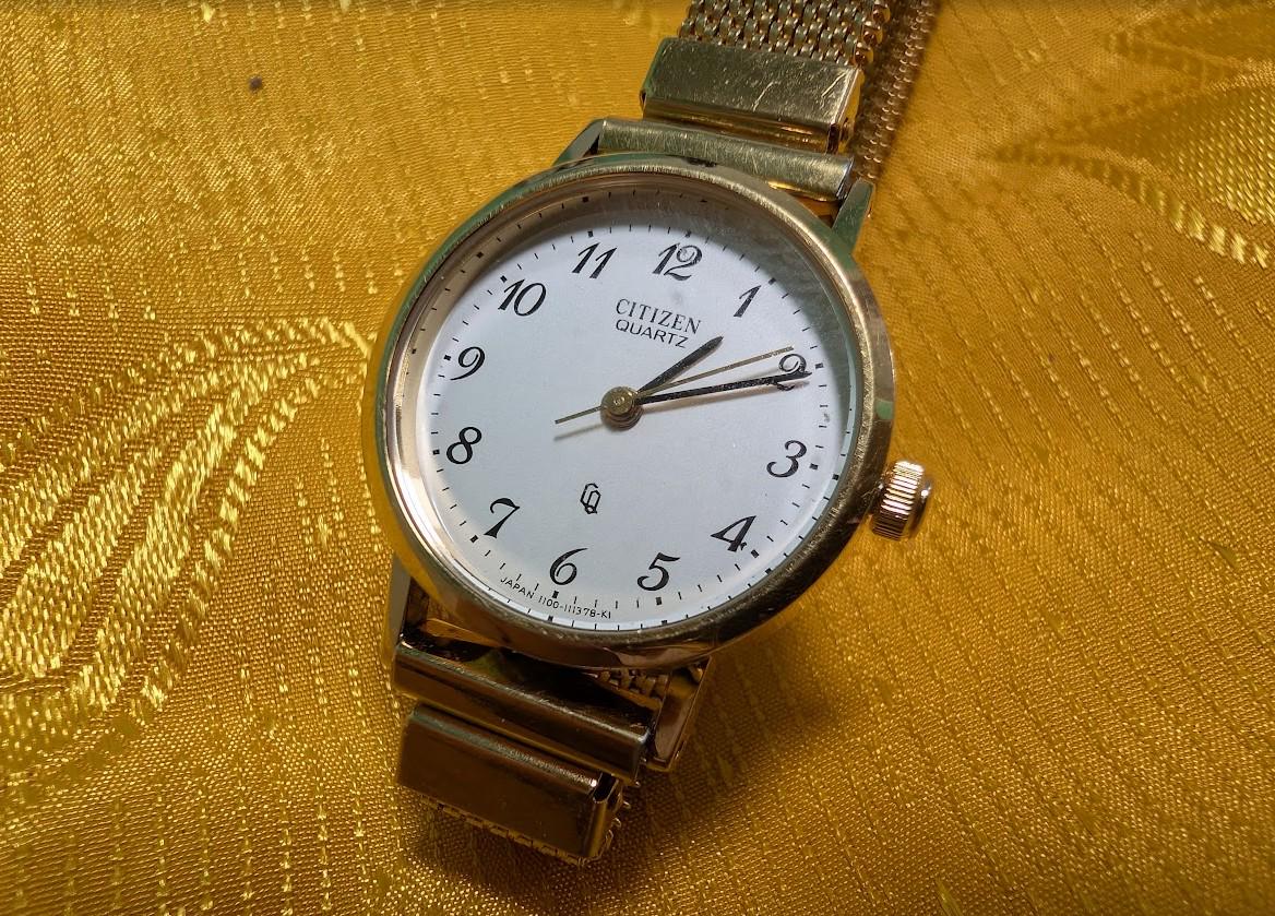 Vintage Pre-Owned Citizen Quartz 4-102517 Ladies Watch 23mm White Dial Japan Stretch Expansion Bracelet Working Original