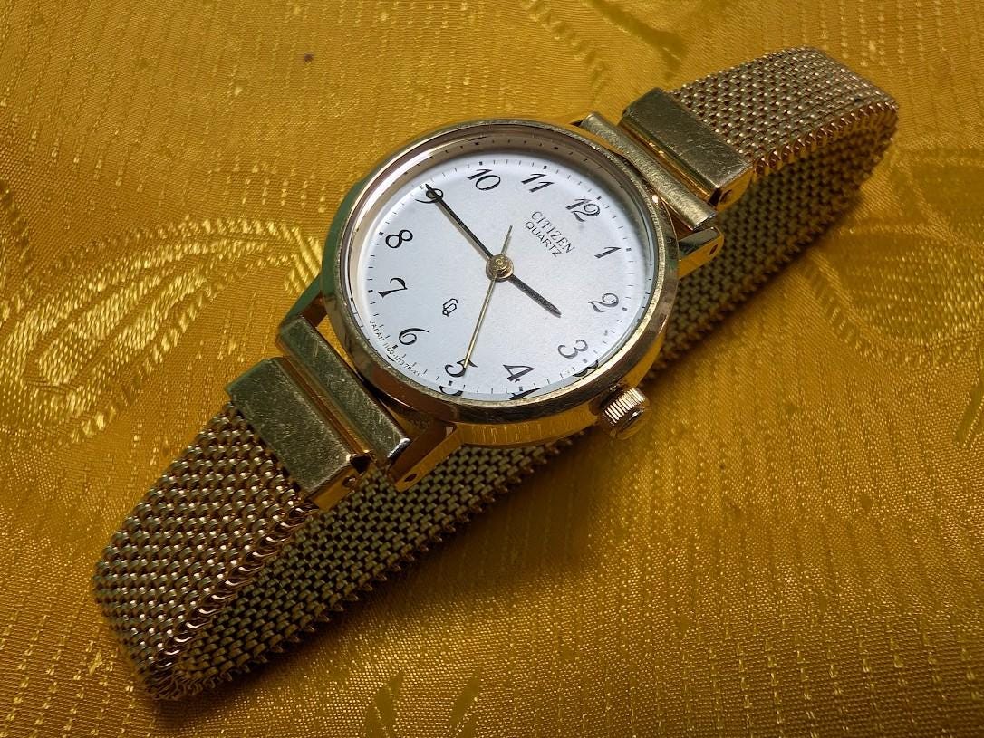 Vintage Pre-Owned Citizen Quartz 4-102517 Ladies Watch 23mm White Dial Japan Stretch Expansion Bracelet Working Original