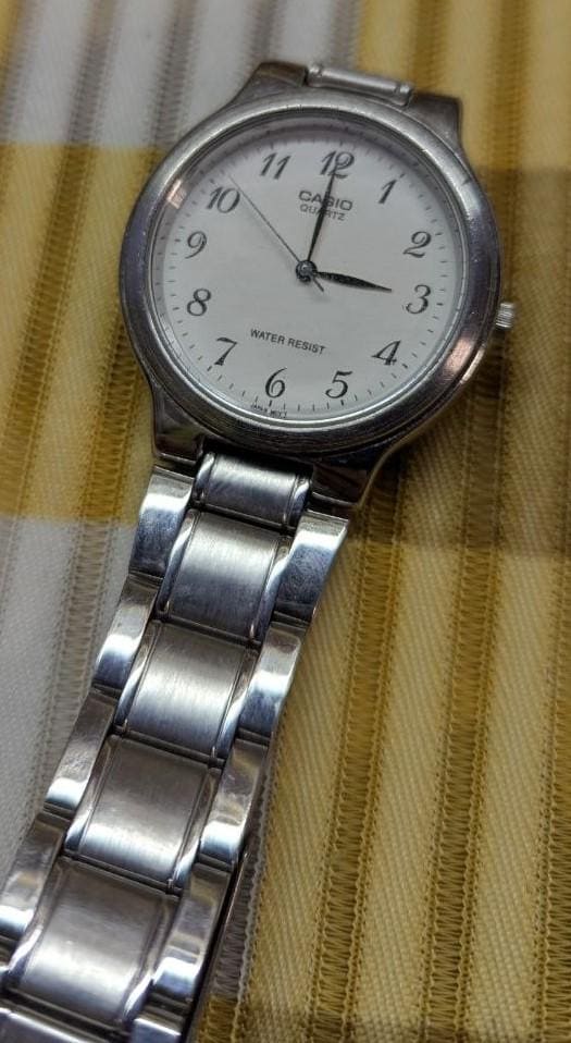 Vintage Pre-Owned Casio MTP-1131 705 Quartz Watch White Dial Stainless Steel Bracelet Japan Movement Men’s Wristwatch