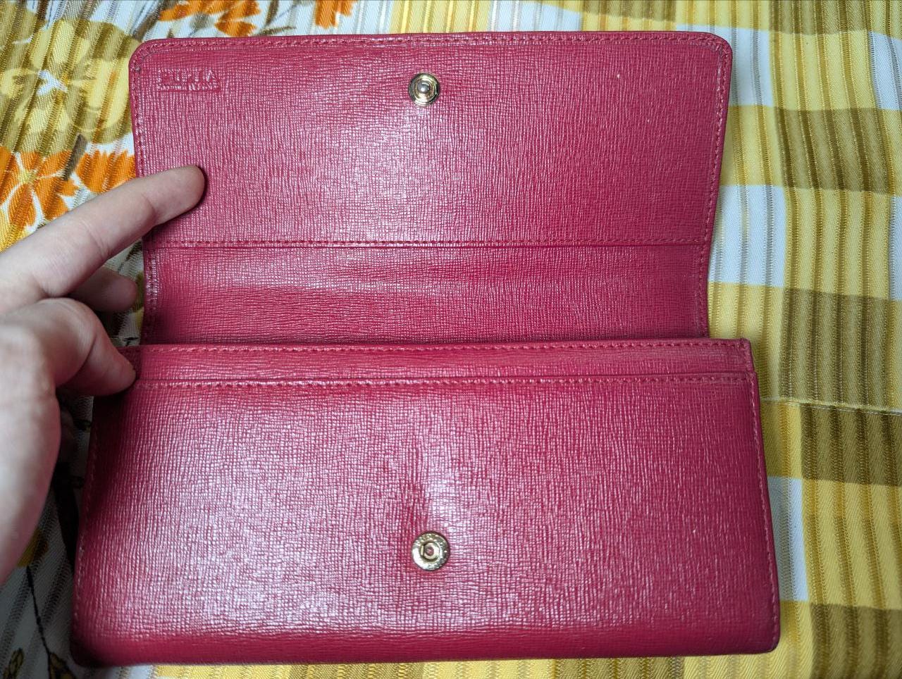 Furla Red Textured Leather Long Wallet – Pre-Owned Designer Accessory