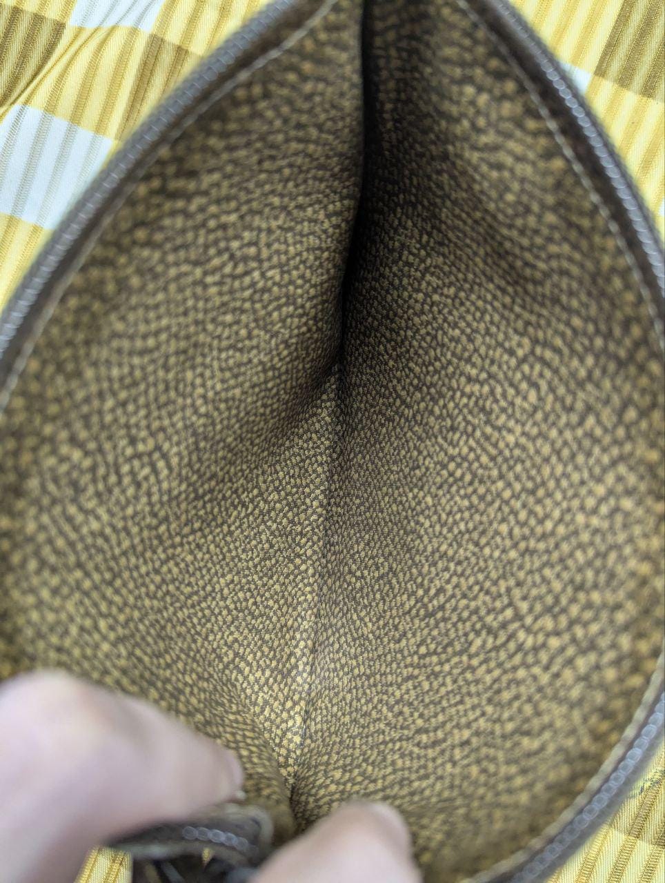 Vintage Redwall Suede Zip Pouch Made In Italy Brown Textured Cosmetic Bag Minimalist Designer Style Pre Owned