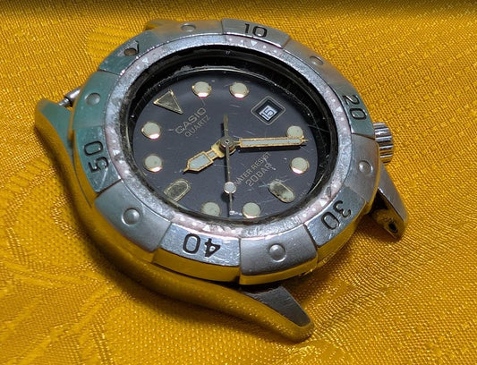 Casio LD-711 Women’s Vintage Pre-Owned Watch 30mm Quartz Diver Style Stainless Steel Small Wrist Retro Japan Classic.New Battery.