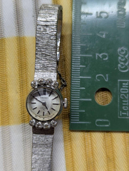 Vintage Pre-Owned Seiko Ladies Mechanical Watch 21 Jewels Silver Tone Dress Wristwatch Working Japan 10-0900 Petite Bracelet Watch Vintage Jewelry