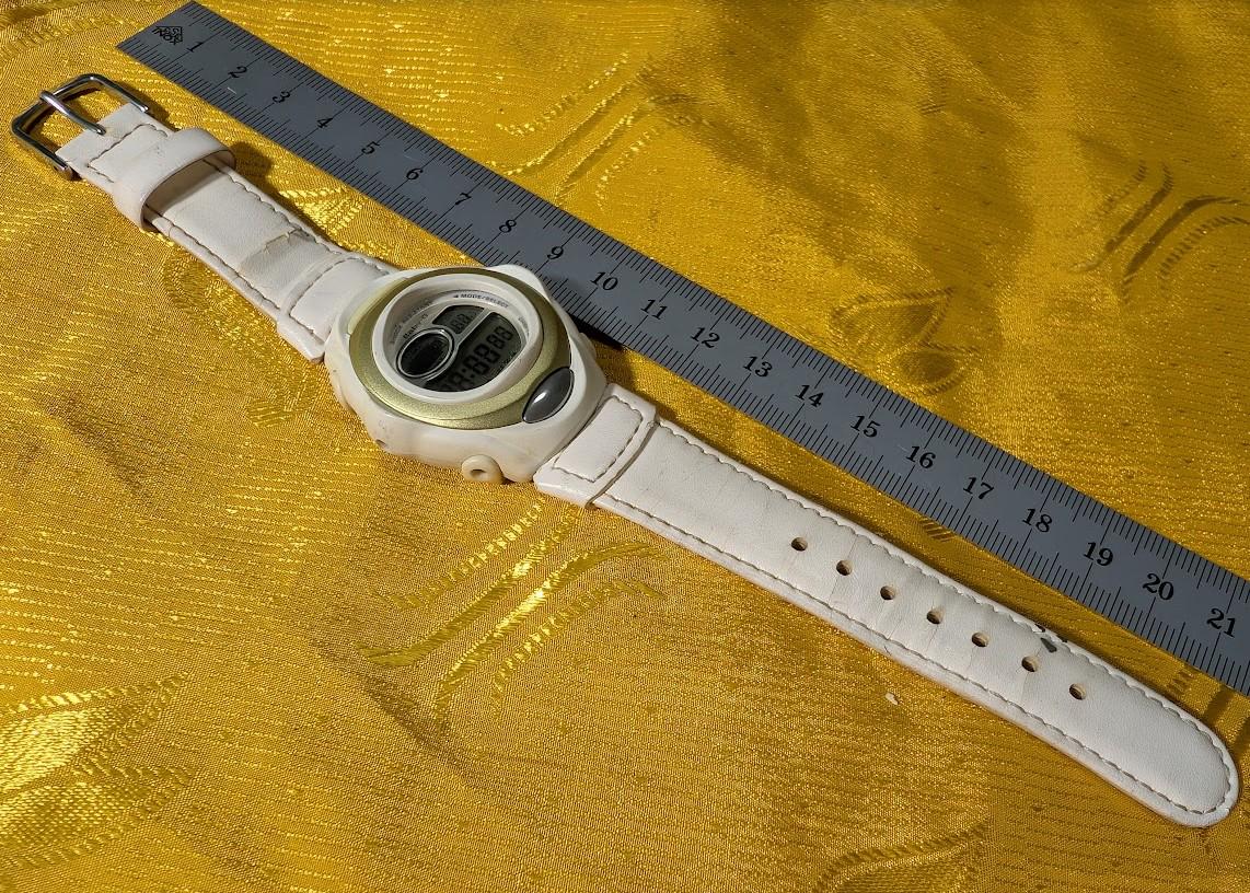RARE Vintage Pre-Owned Casio Baby-G BGC-100 G-Cool Digital Watch White Gold Tone Shock Resistant Women’s Sport Watch Vintage Y2K.New Battery Case 38mm