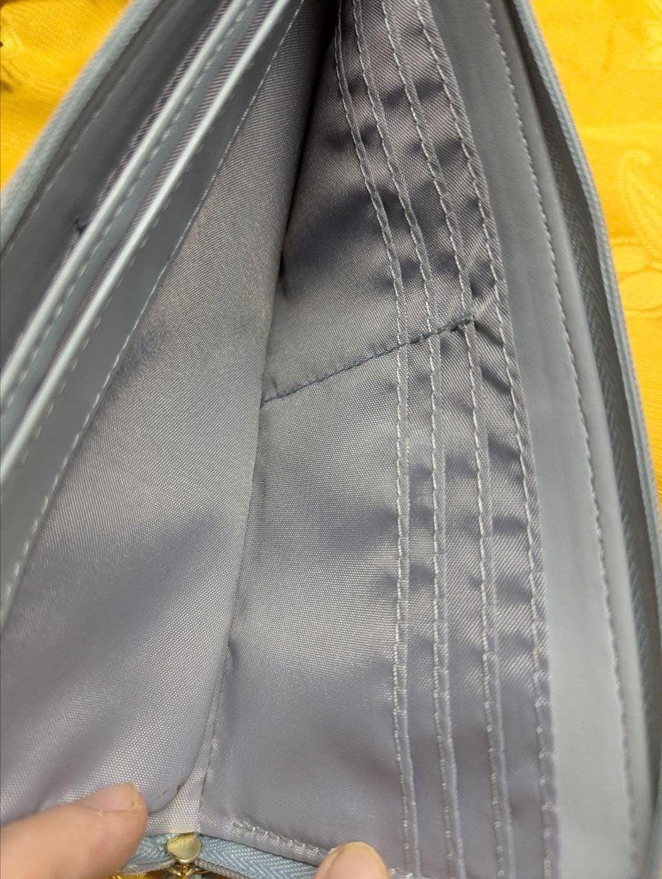 Pre-Owned Authentic Le Coq Sportif Long Wallet, Slim and Lightweight, with L-Zip