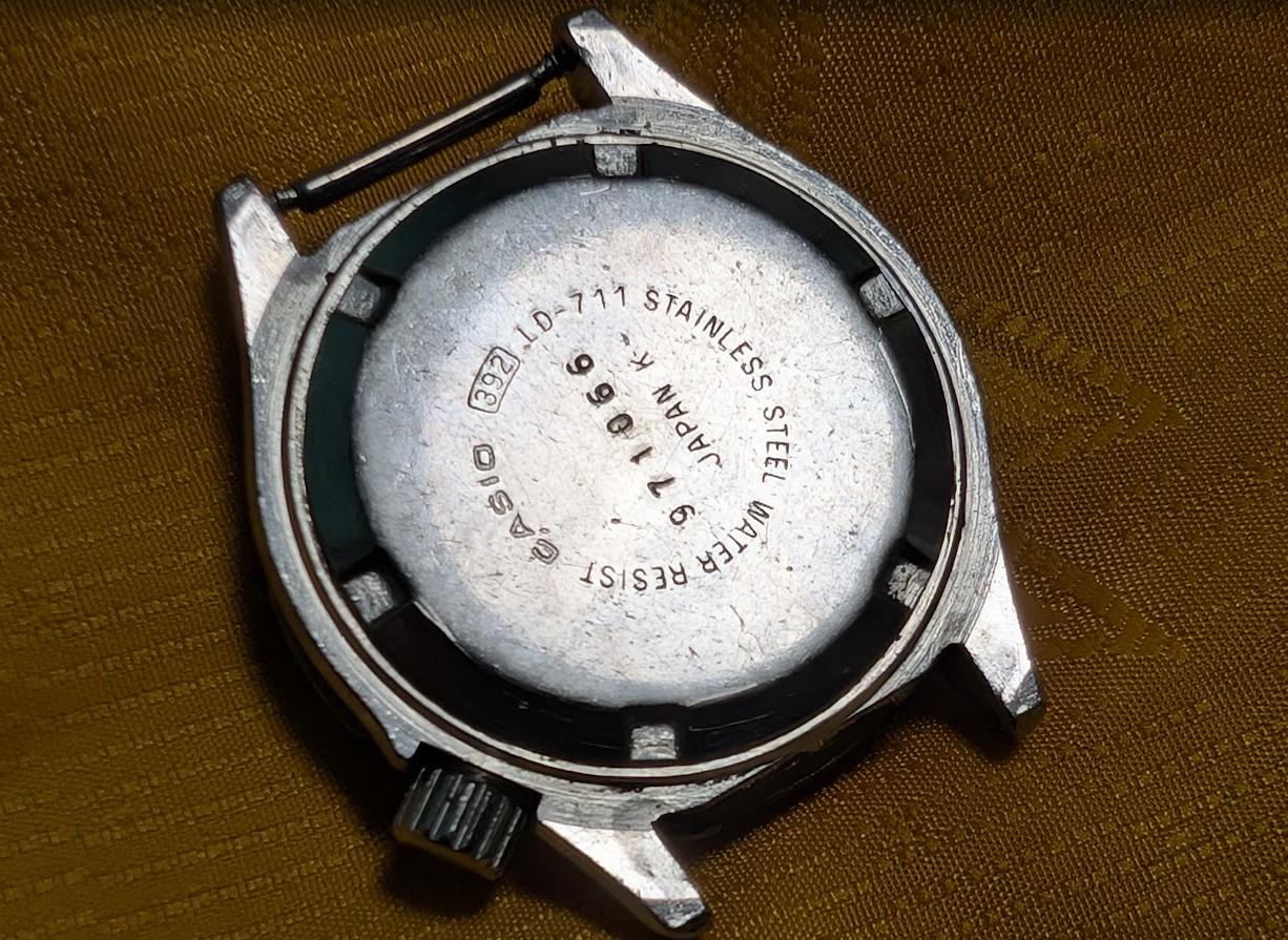 Casio LD-711 Women’s Vintage Pre-Owned Watch 30mm Quartz Diver Style Stainless Steel Small Wrist Retro Japan Classic.New Battery.
