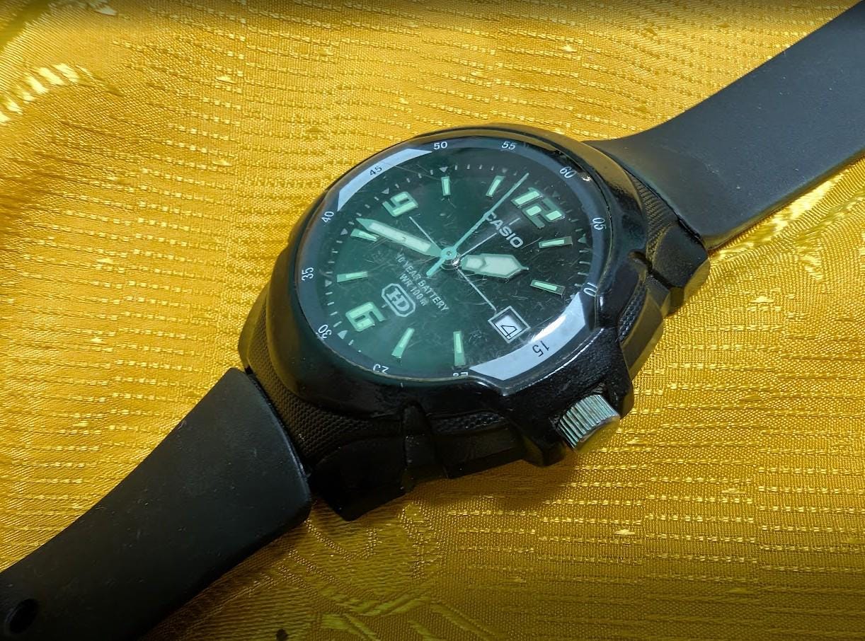 Vintage Pre-Owned Casio MW-600 HD 10 Year Battery WR100M Analog Watch 40mm Black Dial Date Japan Movement Running Video