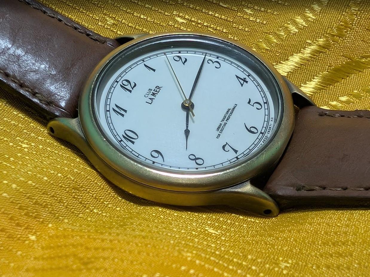 Citizen Club La Mer Quartz Watch 33mm Vintage Pre-Owned Japan White Dial Arabic Numerals Leather Strap Classic Dress Watch