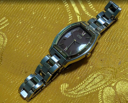 Citizen Eco Drive E031-5059046 Vintage Pre-Owned Japanese Tank Style Watch 24mm Elegant Womens Watch