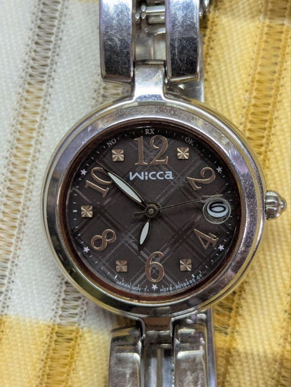 Vintage Pre-Owned Citizen Wicca H0F8 Solar Radio Controlled Women’s Watch Brown Dial Date Stainless Steel Bracelet Japan
