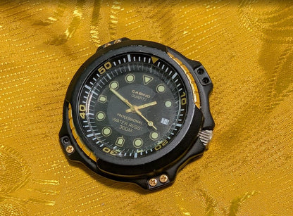 Vintage Pre-Owned Casirio Quartz Professional 300M Diver Style Watch 47mm Metal Case Parts Repair Project Watch Head Only