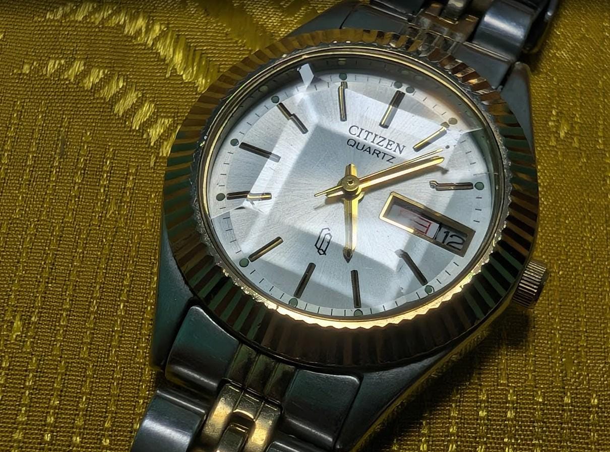 Vintage Pre-Owned Citizen Quartz 6000-K09346 Watch 25mm Day Date Original Bracelet New Battery Working Video Japan Silver Dial
