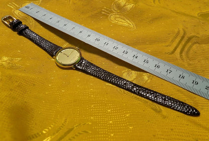 Vintage Pre-Owned Hennessy Paris Women’s Watch – Gold Tone – Premium Strap – Elegant Minimalist