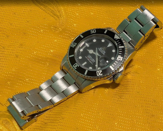 Vintage Pre-Owned Elgin Treasure Diver FK-272 Swiss Quartz Watch 350M Diver Screw Down Crown Jewel Movement 40mm Rare.New battery.