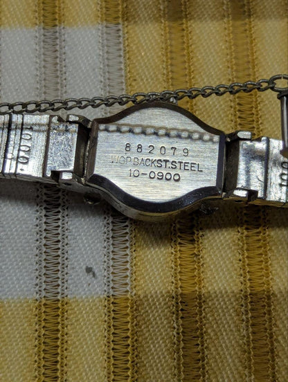 Vintage Pre-Owned Seiko Ladies Mechanical Watch 21 Jewels Silver Tone Dress Wristwatch Working Japan 10-0900 Petite Bracelet Watch Vintage Jewelry