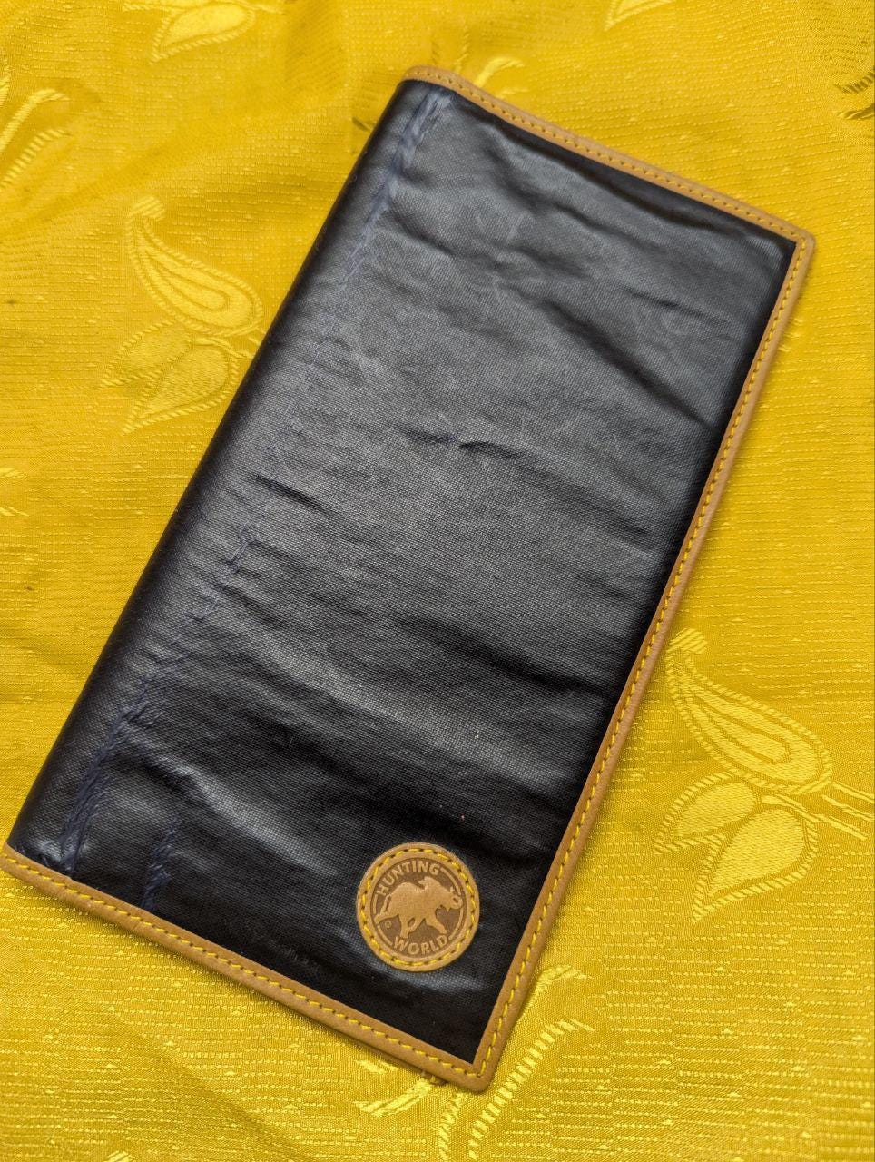 Pre-Owned Authentic Hunting World Wallet, Italian Leather