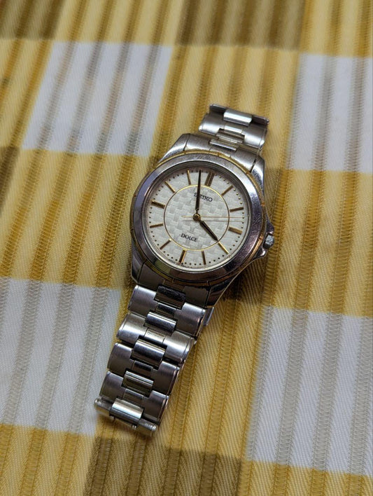 Vintage Pre-Owned Rare Seiko Dolce 8J41-0AF1 HAQ Quartz Watch White Textured Dial Stainless Steel Bracelet Japan