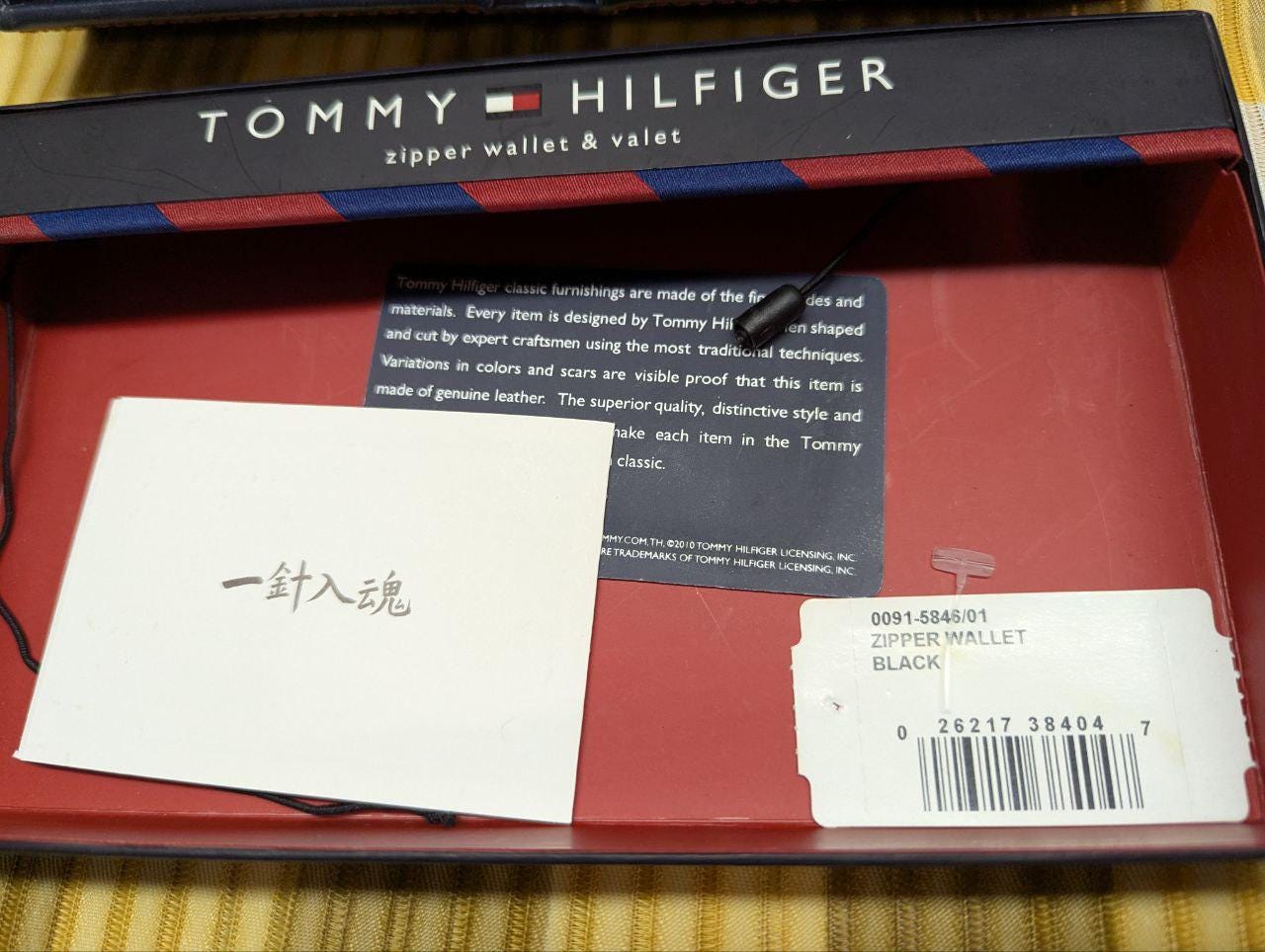 Pre-Owned TOMMY HILFIGER Black Zipper Wallet with BOX