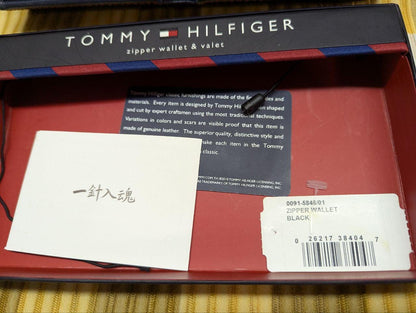 Pre-Owned TOMMY HILFIGER Black Zipper Wallet with BOX