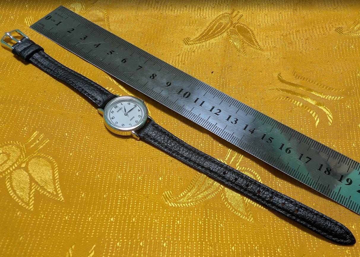 Rare Vintage Pre-Owned Seiko Avenue 1F21-0C40 JDM Ladies Quartz Watch Japan White Dial Japanese Kanji Caseback 24mm