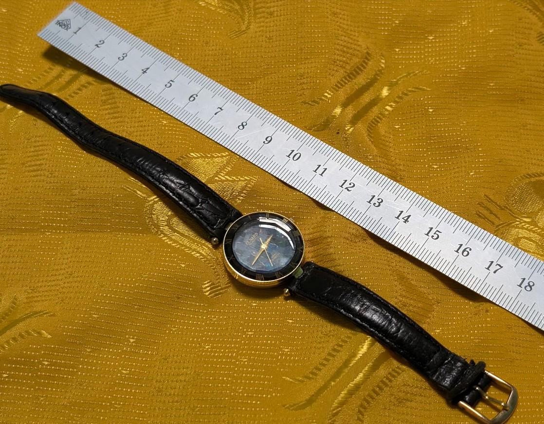 Rare vintage Pre-Owned elnard watch opal dial french movement 25mm women .Case 25mm.New battery.