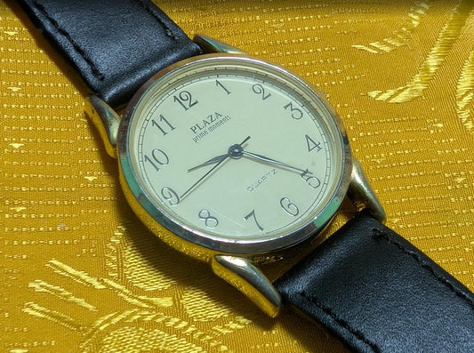 Plaza Prime Moments Vintage Pre-Owned Quartz Watch 33mm Classic Minimalist Dress Watch Elegant Style Working