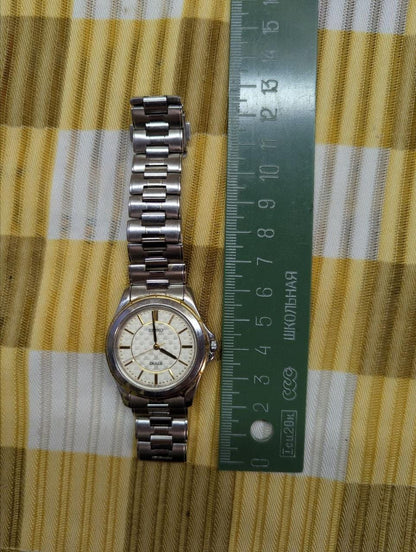 Vintage Pre-Owned Rare Seiko Dolce 8J41-0AF1 HAQ Quartz Watch White Textured Dial Stainless Steel Bracelet Japan