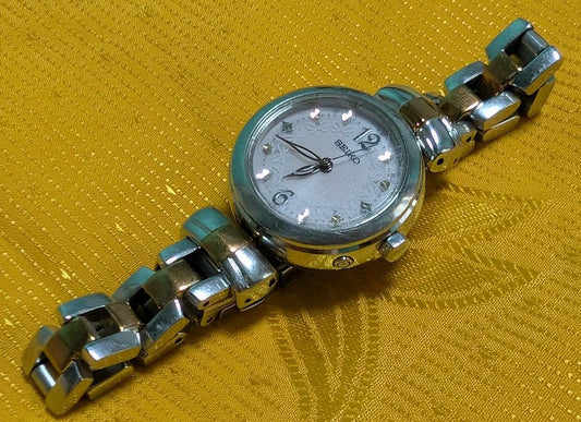 Vintage Pre-Owned Seiko Radio Wave Control Solar 1B21-0AK0 Womens Watch 25mm Premium Japan Solar Working Watch