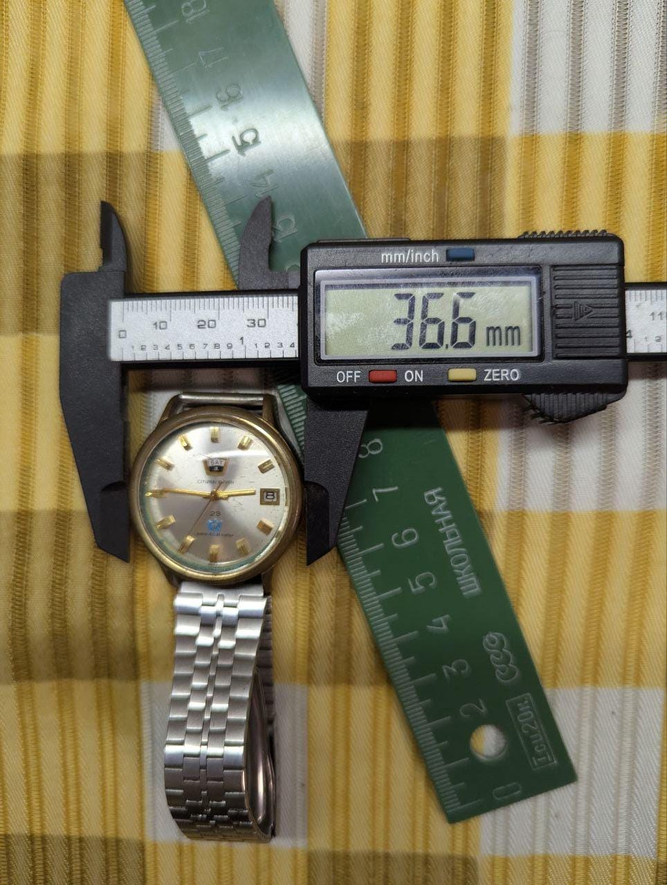 Vintage Pre-Owned Rare Citizen Seven 23 Jewels Para 40M Water Watch SE0G-51302-0 Day Date Japan Working