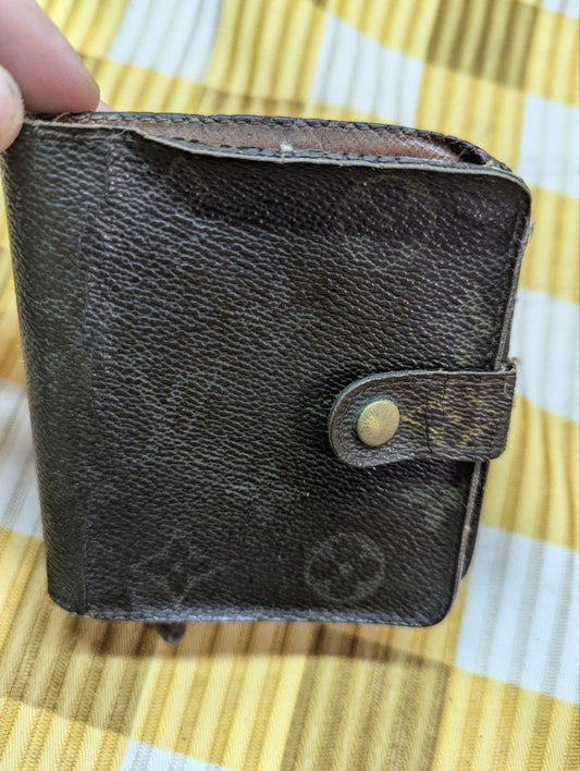 Authentic Louis Vuitton Elise Compact Snap Wallet Vintage Pre-Owned LV Monogram
