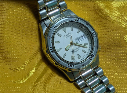 Casio MD-715 Marlin Vintage Pre-Owned Diver Watch 200M WR Steel Bracelet Day Date Quartz Japan. case 35mm.NEW Battery