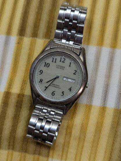 Vintage Pre-Owned Citizen Eco-Drive Junction E100-K15567 Watch Day Date Silver Bracelet Working Solar