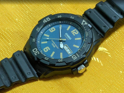 Vintage Pre-Owned Casio MRW-200H Blue Dial Diver Style Watch Rotating Bezel Early No Letter After H Version.New battery
