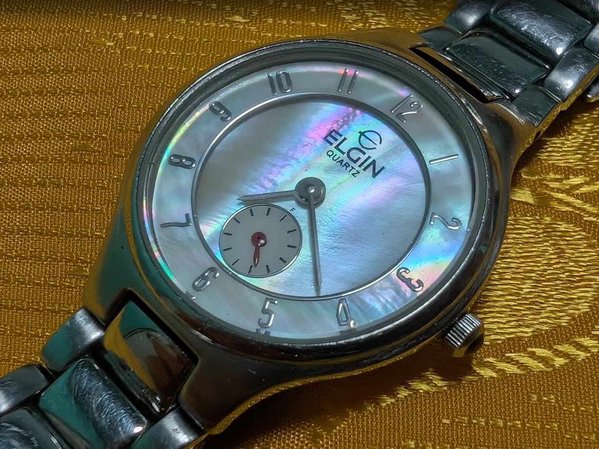 Rare Vintage Pre-Owned Elgin FK-1288 Ladies Watch Mother of Pearl Dial Small Seconds 21mm Working Quartz