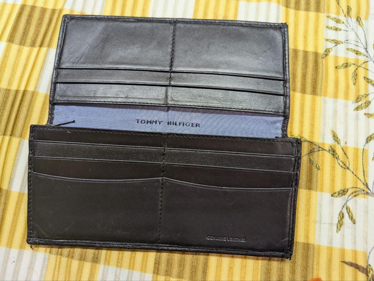 Vintage Pre-Owned Tommy Hilfiger Leather Long Wallet with Box