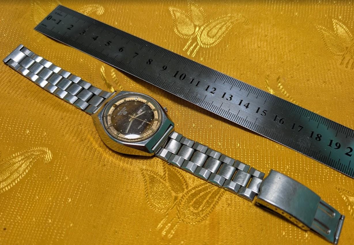 Rare Vintage Pre-Owned Ricoh Riquartz Tiger Eye Dial Japan Watch 38mm Day Date Quartz Steel Bracelet Working Condition