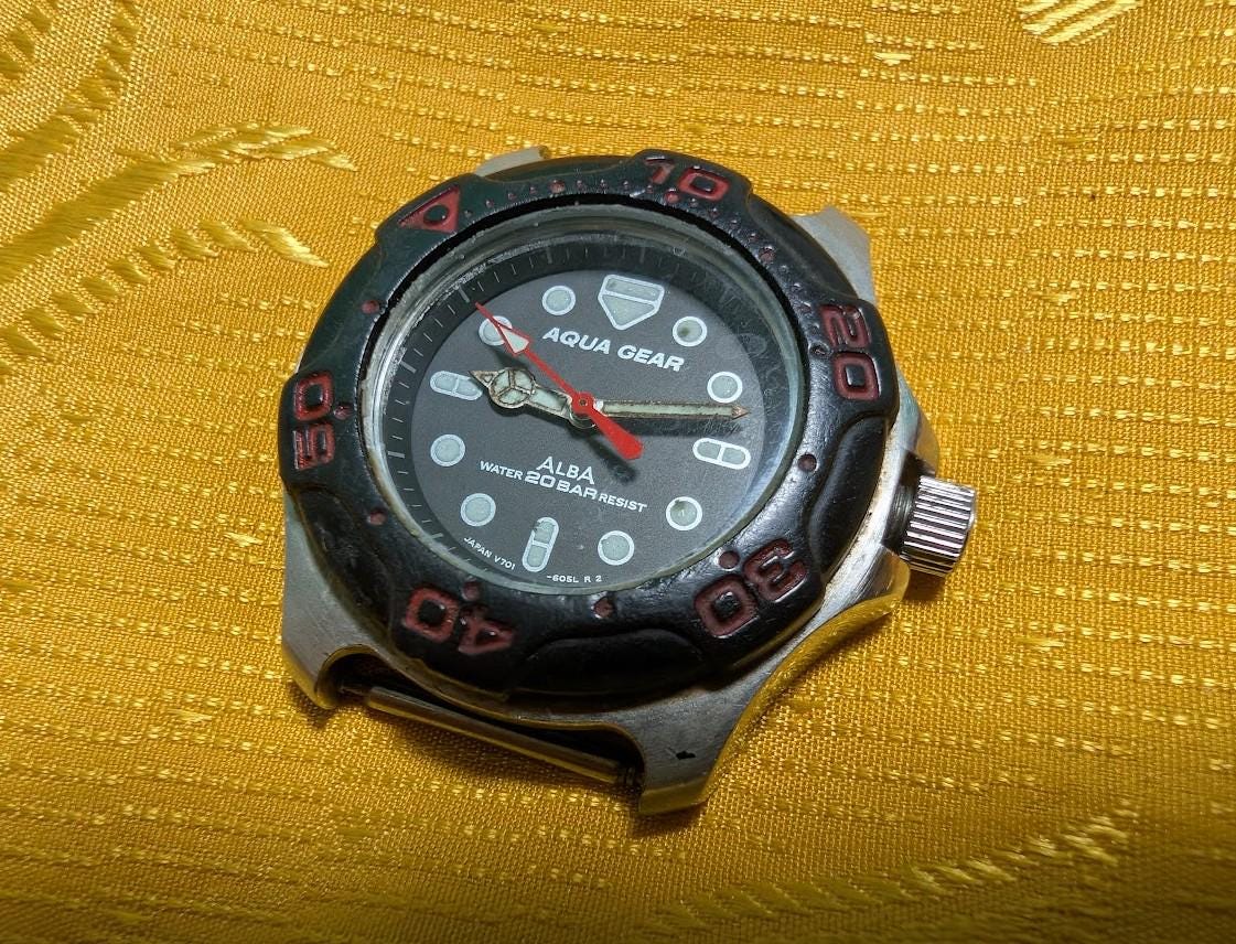 Rare Vintage Pre-Owned ALBA “Aqua Gear” V701-6050 – Diver Style 20BAR . Rotating Bezel.Case 33mm.New battery